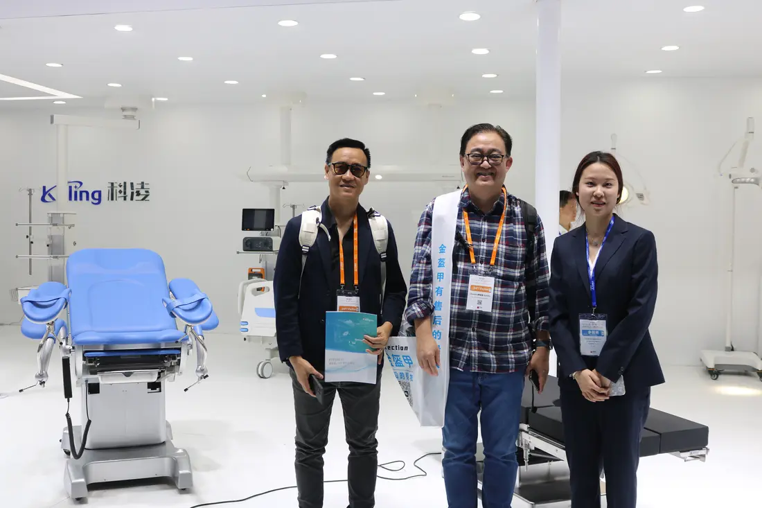 Keling Medical booth at CMEF — photo 4